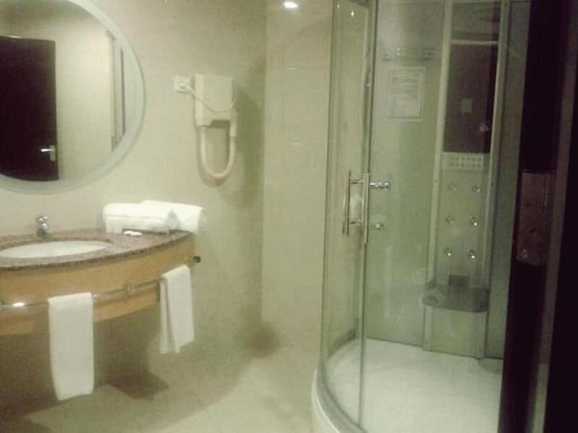 Le Vendome Hotel Amman Esterno foto