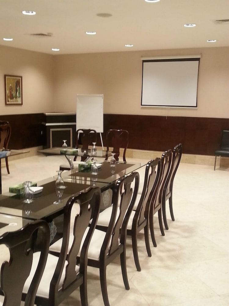 Le Vendome Hotel Amman Esterno foto