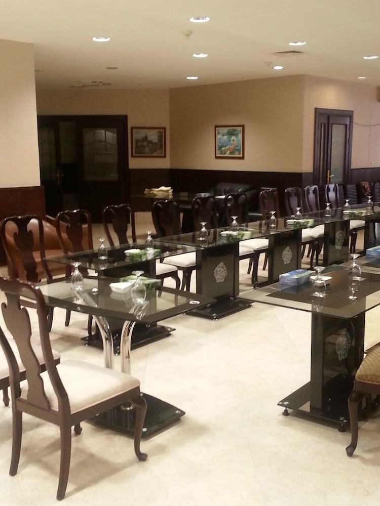 Le Vendome Hotel Amman Esterno foto
