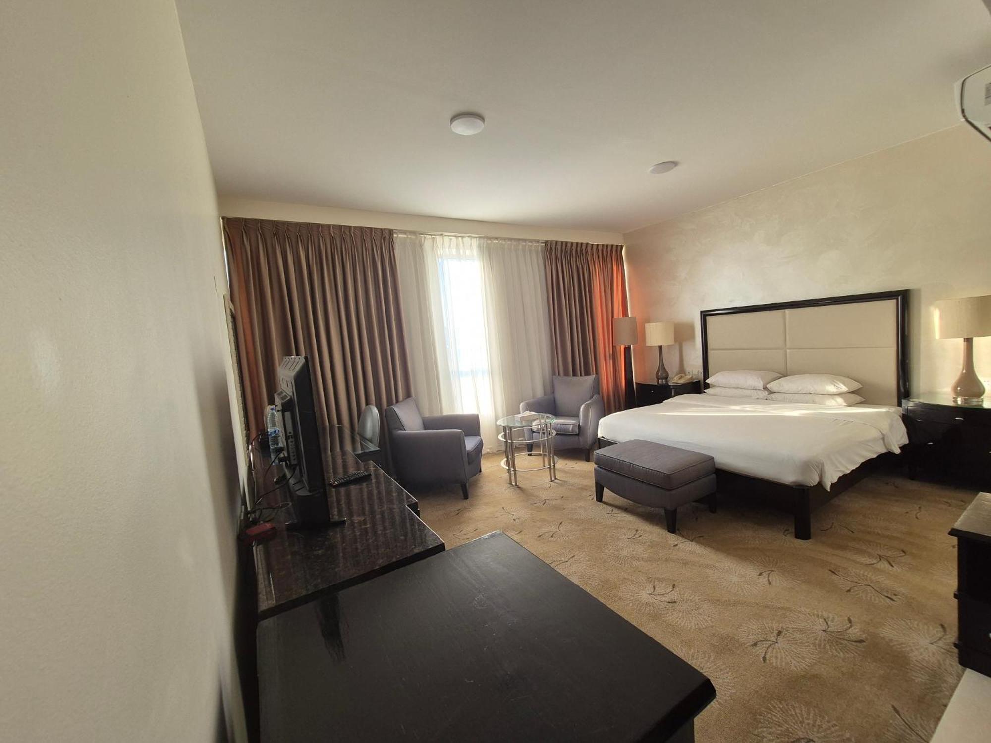 Le Vendome Hotel Amman Esterno foto