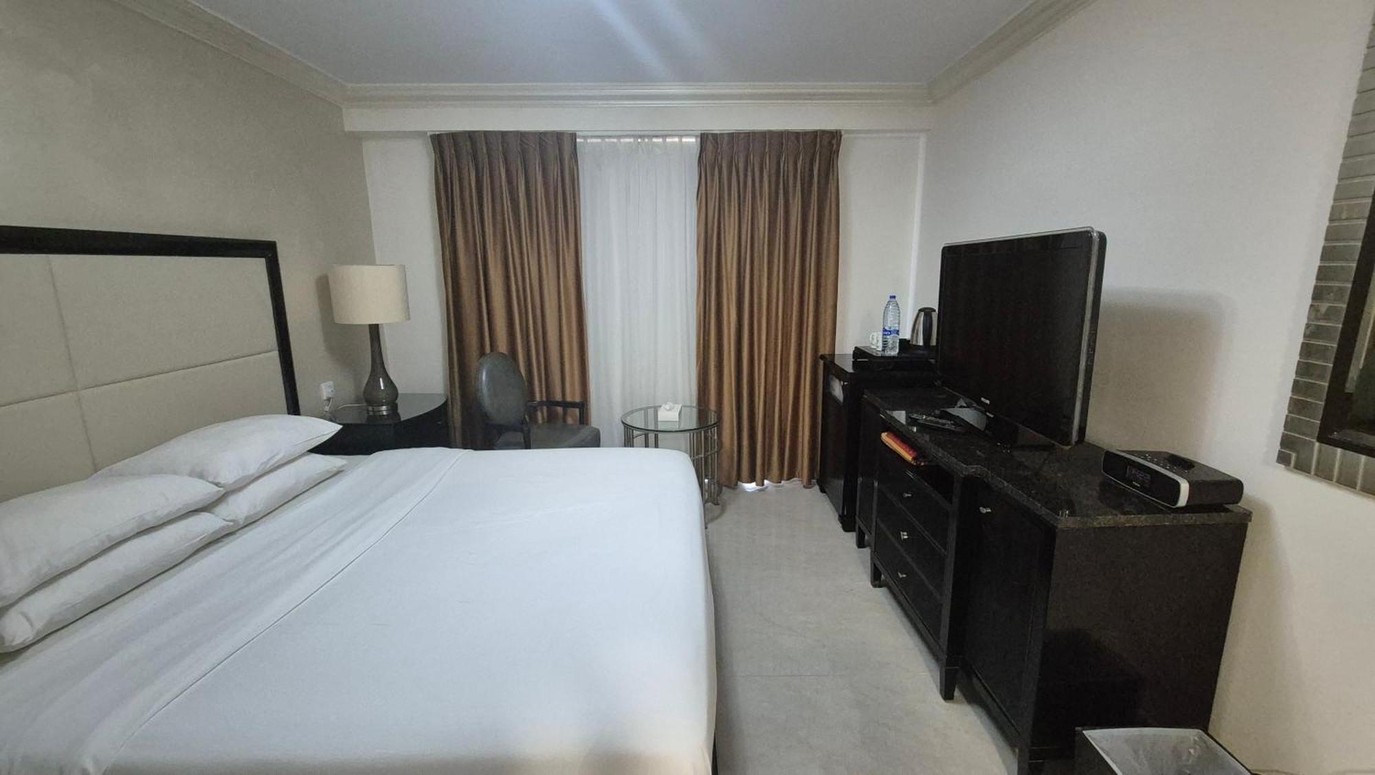 Le Vendome Hotel Amman Esterno foto